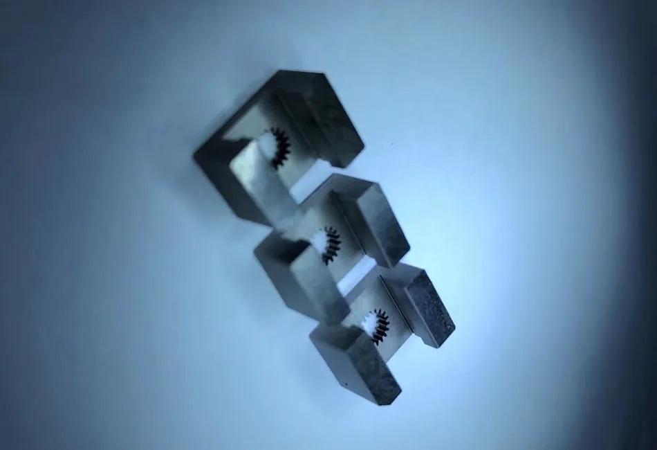 Характеристики деталей электроэрозионной обработки зубчатой ​​проволоки.